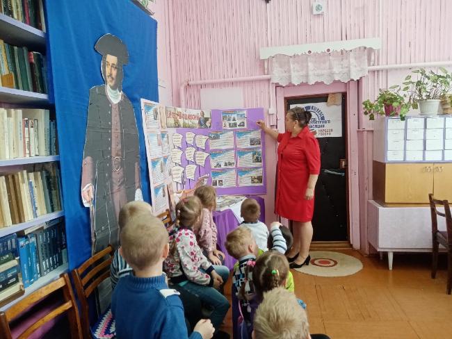Познавательный урок-портрет «О, Первый Пётр! Во всём ты первый» в Васькинской библиотеке